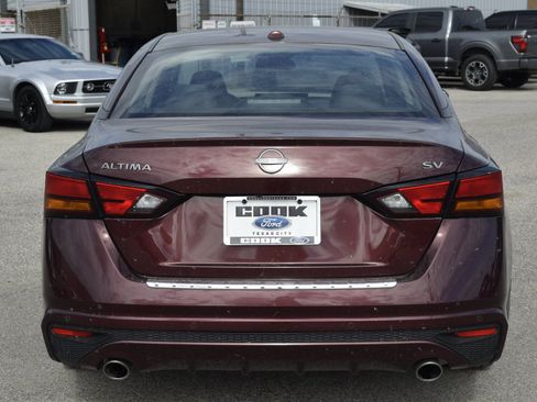Used 2023 Nissan Altima 2.5 SV w/ SV Premium Package image 10