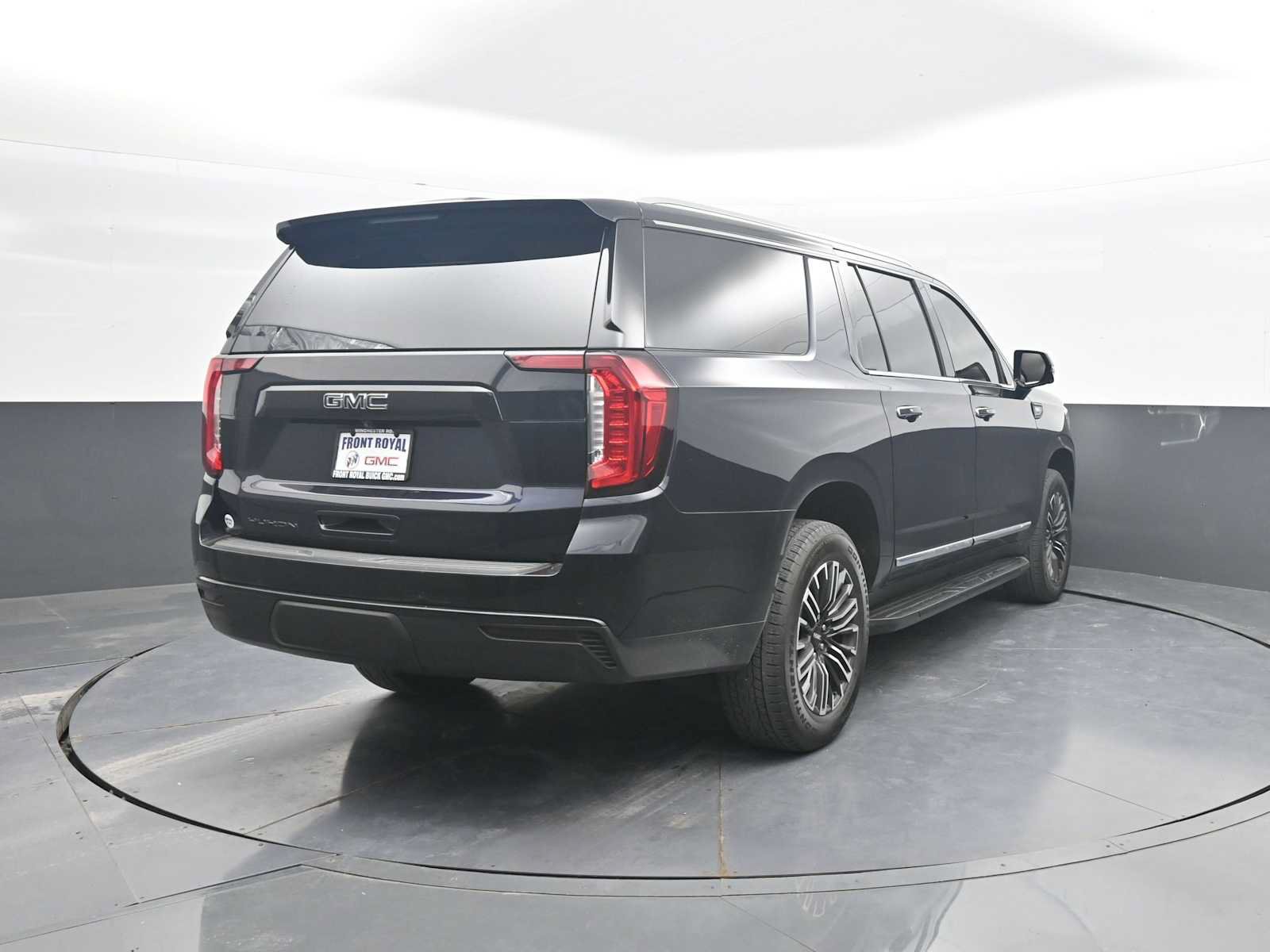 Used 2024 GMC Yukon XL SLT w/ SLT Luxury Package AWD/4WD image 7