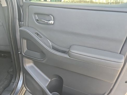 Used 2022 Nissan Frontier SV w/ Technology Package image 26