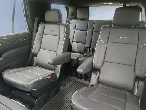 Used 2024 Cadillac Escalade Premium Luxury w/ Performance Package image 13