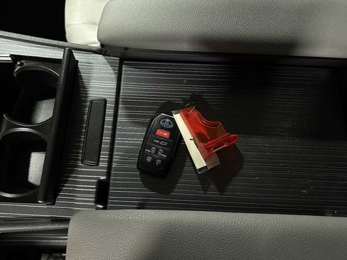 Used 2025 Toyota Sienna XLE w/ XLE Plus Package AWD/4WD image 35