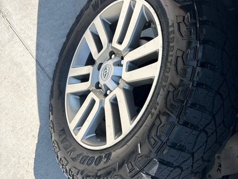 Used 2011 Toyota 4Runner Limited w/ Convenience Pkg AWD/4WD image 2