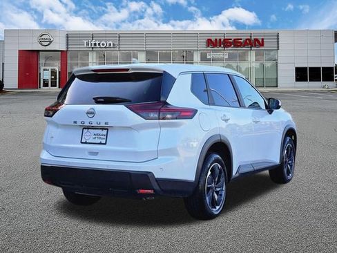 Used 2025 Nissan Rogue SV FWD image 4