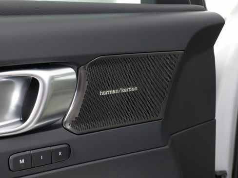 Used 2024 Volvo XC40 B5 Plus w/ Climate Package image 25