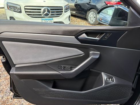 Used 2025 Volkswagen Jetta SE image 20