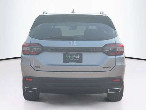 Used 2025 Honda Pilot Sport image 7