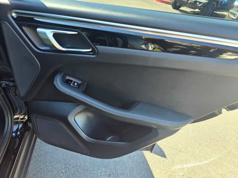 Used 2024 Porsche Macan image 25