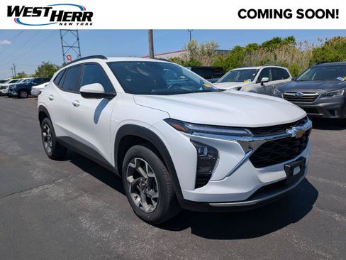 Used 2024 Chevrolet Trax LT w/ Driver Confidence Package FWD image 1
