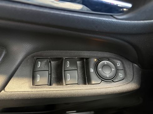 Used 2020 Chevrolet Equinox Premier image 10