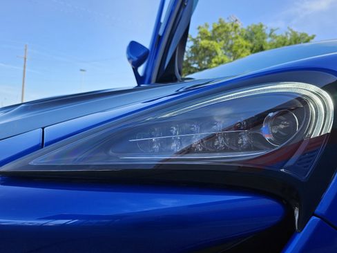 Used 2019 McLaren 570S Spider image 25