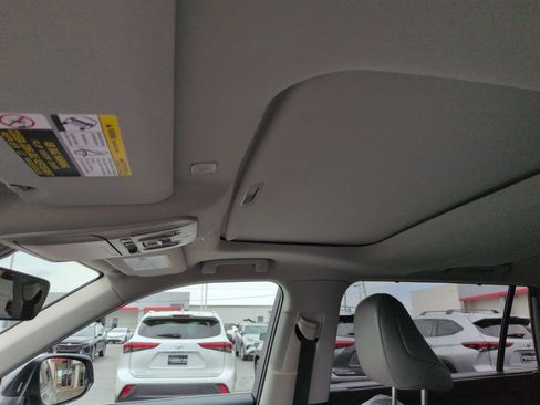 Used 2023 Toyota Highlander Bronze Edition image 21