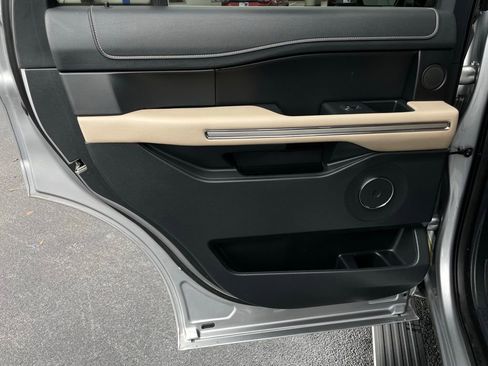 Used 2022 Ford Expedition Limited image 40