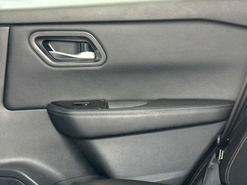 Used 2024 Nissan Rogue SV FWD image 16