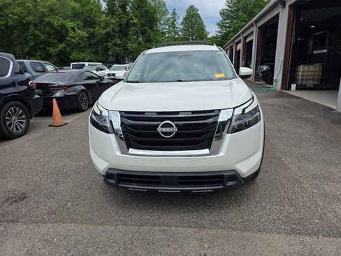 Used 2022 Nissan Pathfinder SV AWD/4WD image 12