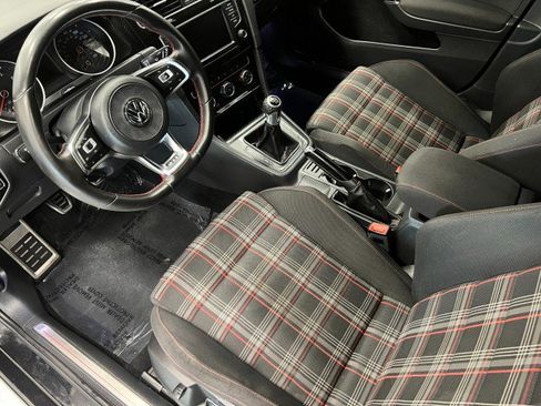 Used 2017 Volkswagen Golf S image 11