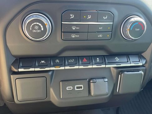 Used 2022 Chevrolet Silverado 1500 Custom Trail Boss AWD/4WD image 17