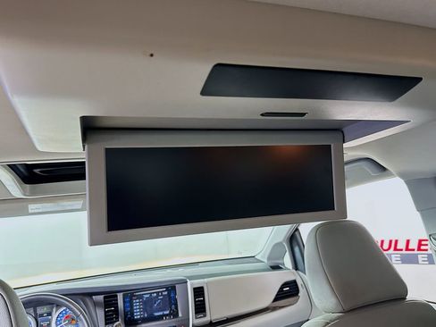 Used 2017 Toyota Sienna XLE Premium image 27