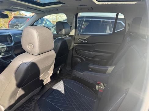 Used 2020 GMC Acadia SLT w/ Driver Alert Package II image 10