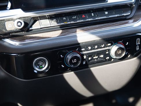 Used 2023 Chevrolet Silverado 1500 LT AWD/4WD image 15