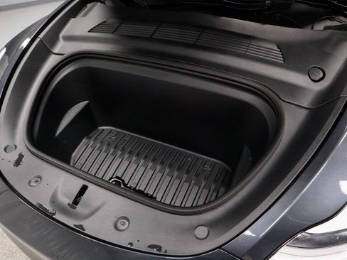 Used 2024 Tesla Model Y Long Range image 14