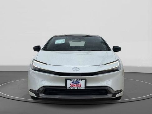 Used 2024 Toyota Prius XLE FWD image 3