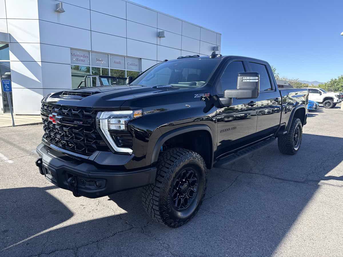 Used 2025 Chevrolet Silverado 2500 ZR2 w/ ZR2 Bison Edition AWD/4WD image 2