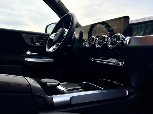 Certified 2023 Mercedes-Benz EQB 300 4MATIC image 19