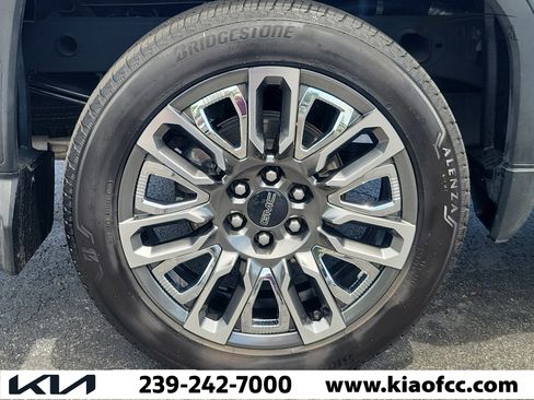 Used 2024 GMC Sierra 1500 Denali Ultimate AWD/4WD image 9