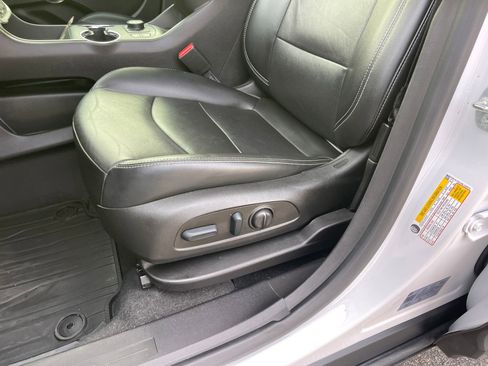 Used 2022 GMC Terrain SLT w/ Infotainment Package II image 14