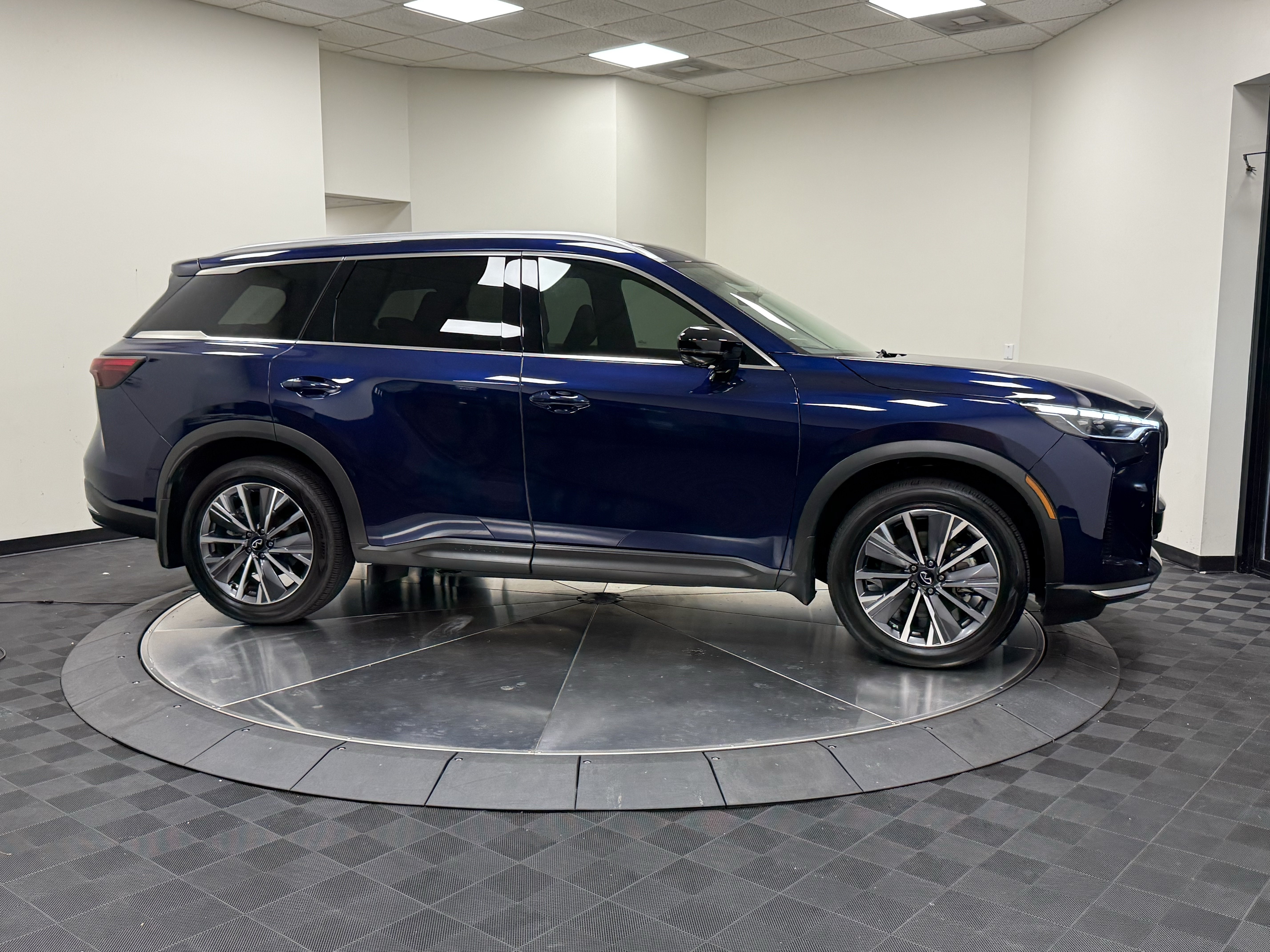 Certified 2027 INFINITI QX60 Luxe w/ Cargo Package FWD image 8