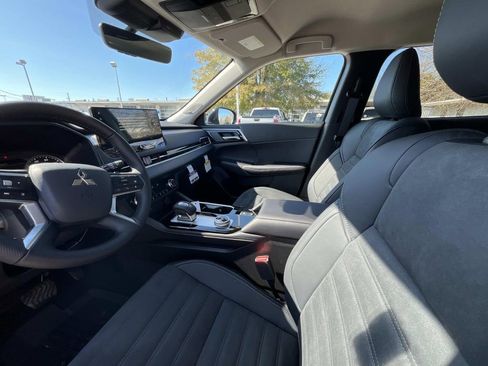 New 2026 Mitsubishi Outlander SE AWD/4WD image 10