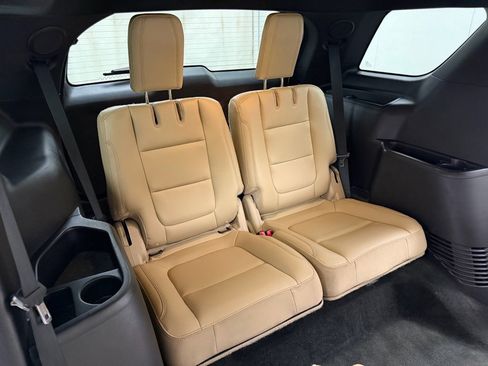 Used 2016 Ford Explorer Limited image 16
