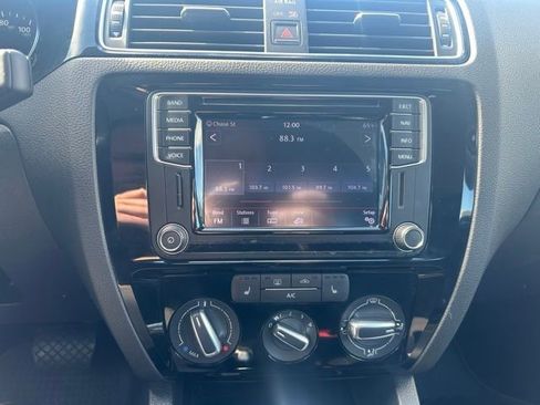 Used 2016 Volkswagen Jetta SEL FWD image 23
