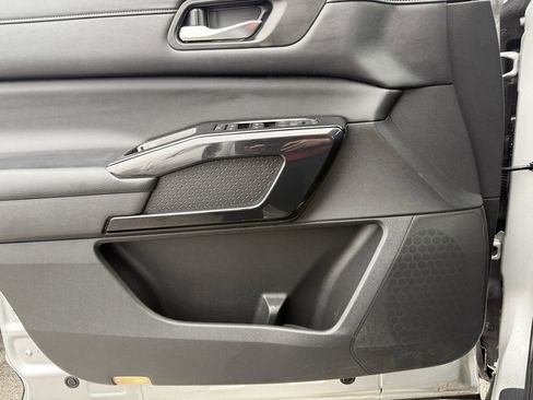 Used 2022 Nissan Pathfinder SV image 23