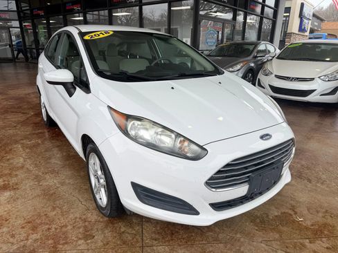 Used 2018 Ford Fiesta SE image 1