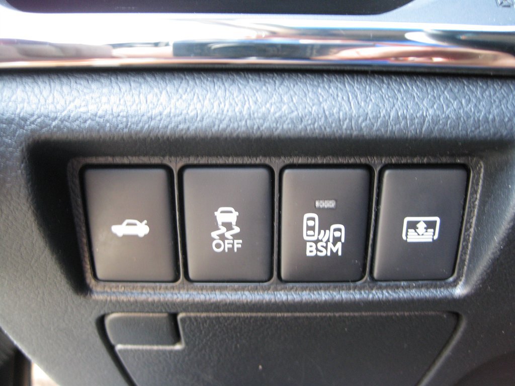 Used 2013 Toyota Avalon Limited FWD image 16