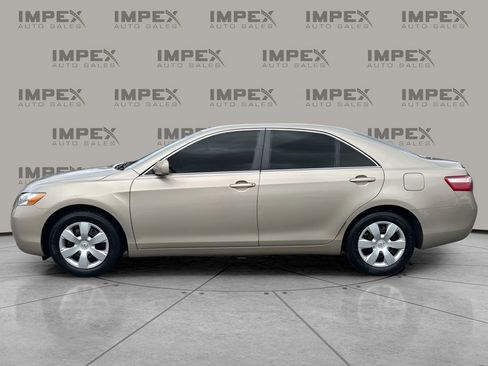 Used 2009 Toyota Camry LE image 2