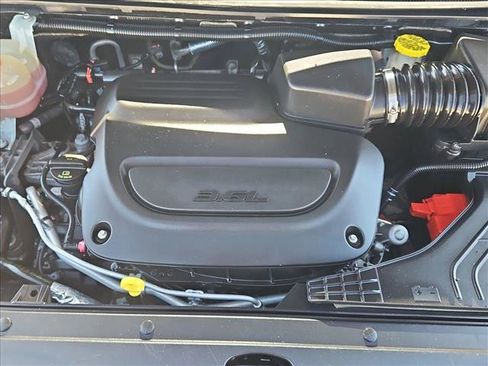 Used 2021 Chrysler Pacifica Touring-L image 24