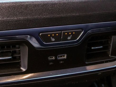 Used 2023 Chevrolet Silverado 1500 High Country image 34