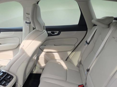 Used 2022 Volvo XC60 B5 Inscription w/ Advanced Package image 16