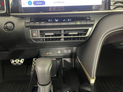 Used 2025 Toyota Camry SE image 18