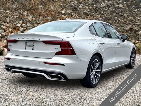 Used 2022 Volvo S60 B5 Momentum w/ Climate Package FWD image 2