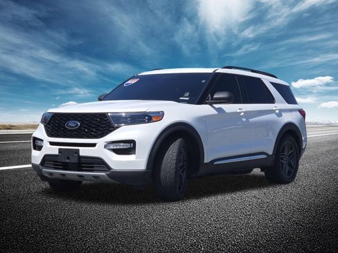Used 2020 Ford Explorer XLT w/ Equipment Group 202A RWD image 15