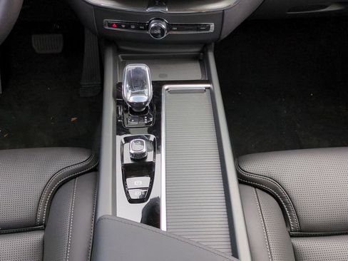 New 2026 Volvo XC60 B5 Ultra w/ Climate Package AWD/4WD image 14