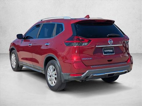 Used 2018 Nissan Rogue SV image 8