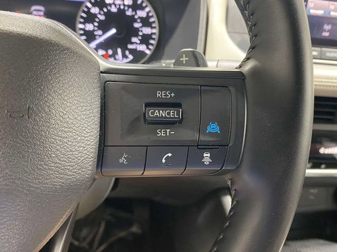 Used 2025 Nissan Rogue SV FWD image 24