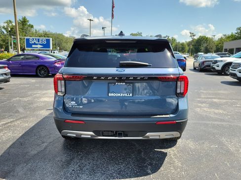 Used 2026 Ford Explorer Active w/ Active Comfort Package RWD image 5