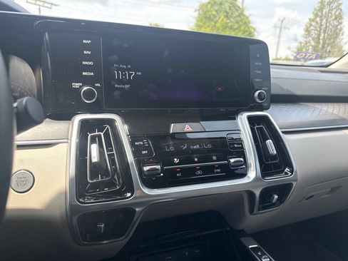 Used 2022 Kia Sorento SX AWD/4WD image 11