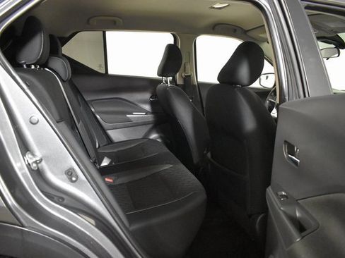 Used 2021 Nissan Kicks SV image 30