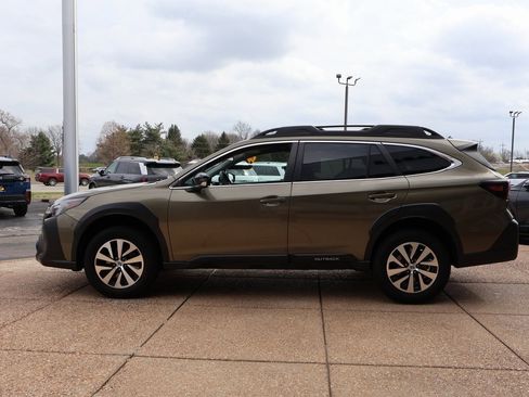 Used 2024 Subaru Outback Premium image 3